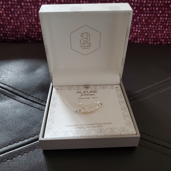 Aleure Jewelry - Aleure Freshwater Pearl Necklace and Earrings